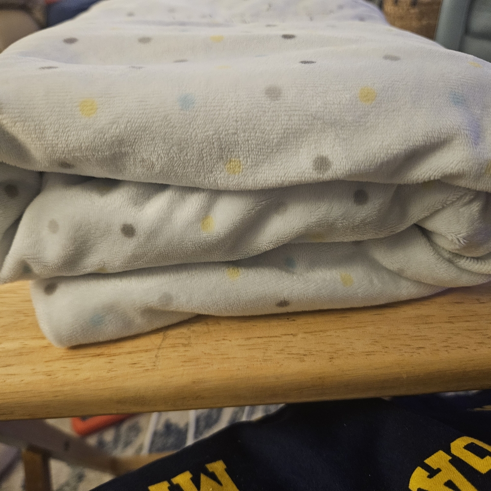 Elephant Baby Blanket - White and Gray - Picture 6 of 6